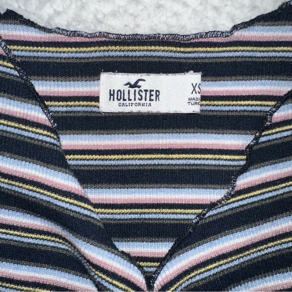 HOLLISTER baby tee stretchy v neck short sleeve navy stripes ruched bust line XS - Picture 2 of 5